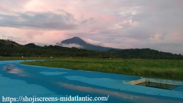Objek Wisata Karpet Biru Manado Berlatar Alam Pegunungan